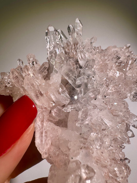 Grosser bezaubernder Pink Lemurian Cluster 💖 – klare, unzählige Spitzen