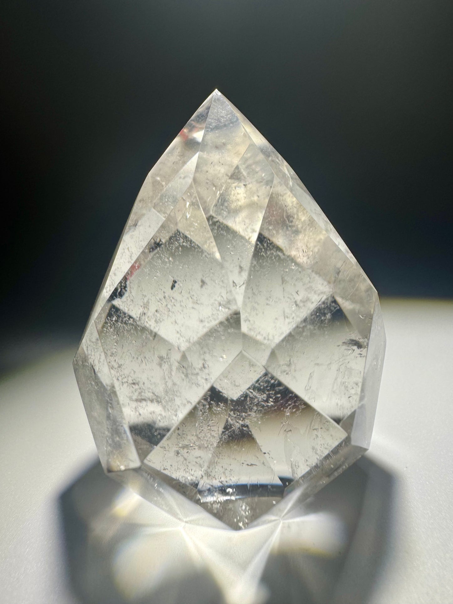 Bergkristall-Ornament 🤍 – handgeschliffenes Unikat, 5,6 cm & 114 g – reine Kristallkraft aus Südamerika