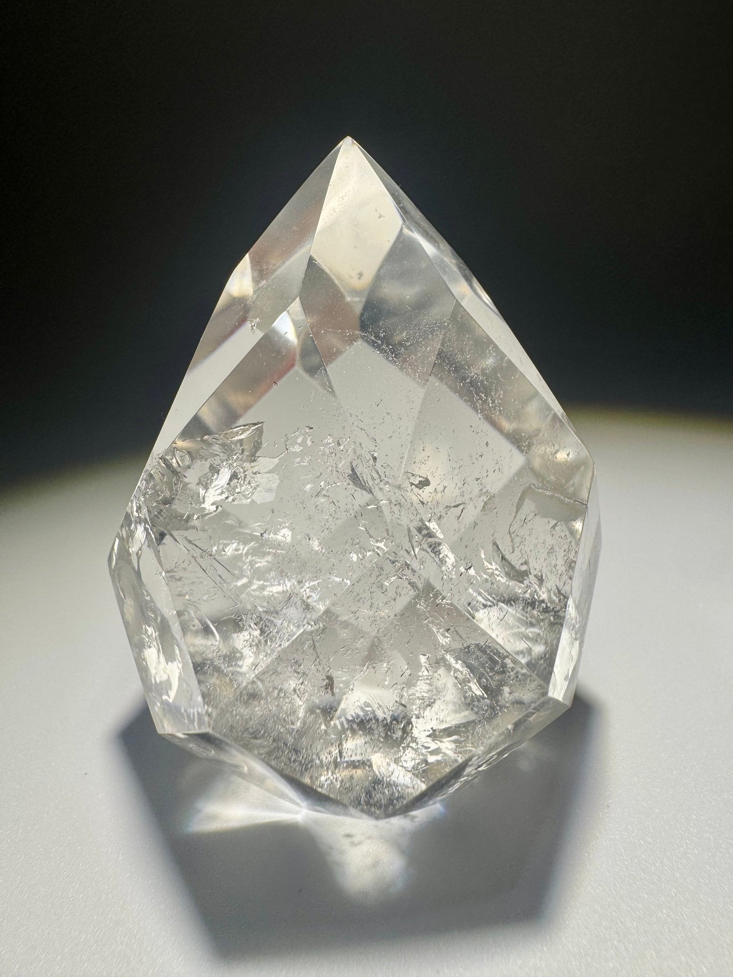Bergkristall-Ornament 🤍 – handgeschliffenes Unikat, 5,6 cm & 114 g – reine Kristallkraft aus Südamerika