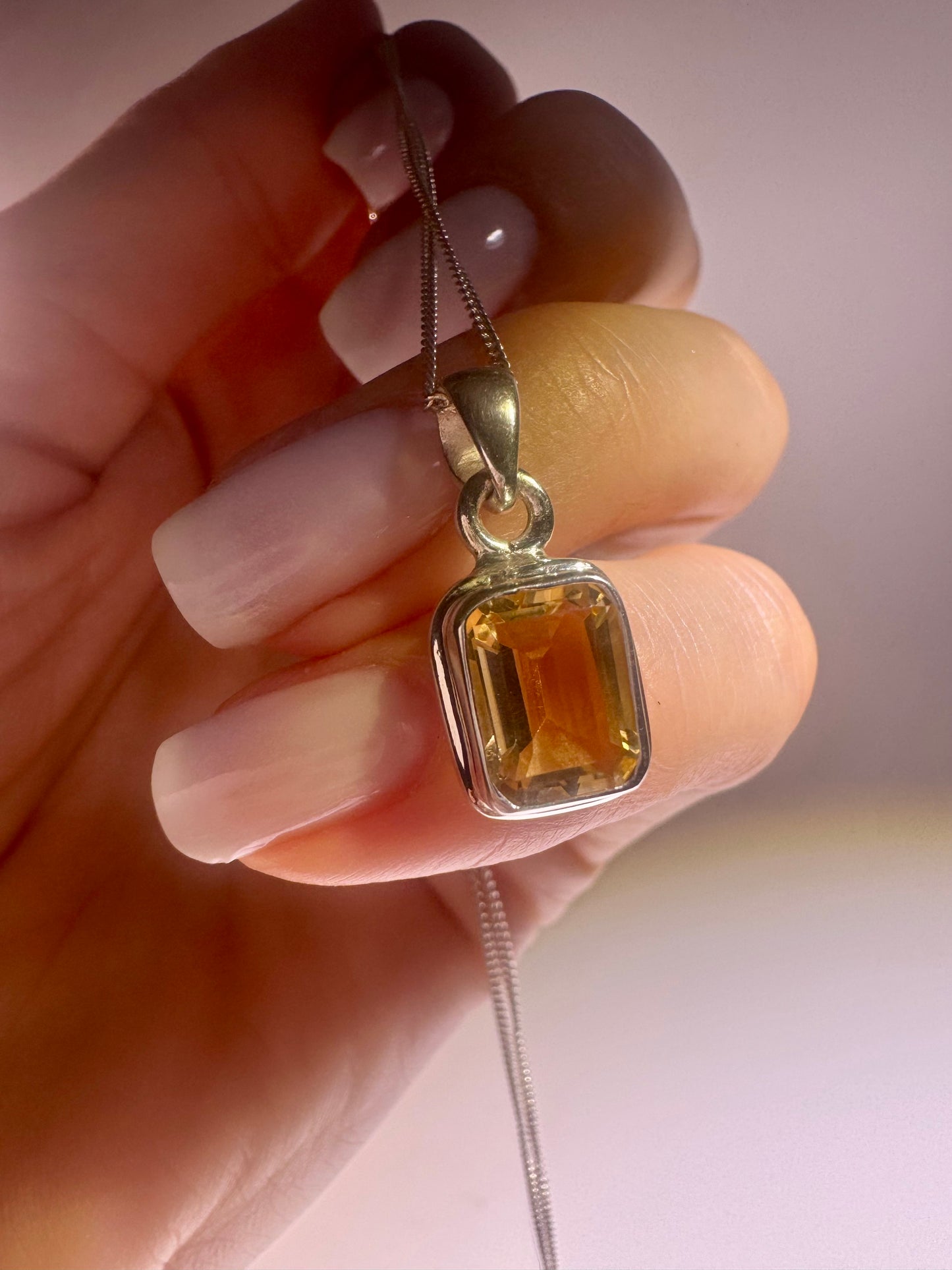 Citrin Anhänger Emerald-Cut 10x8 mm | 925 Silber Kette 45 cm | Handgefertigter Schmuck mit echtem Citrin