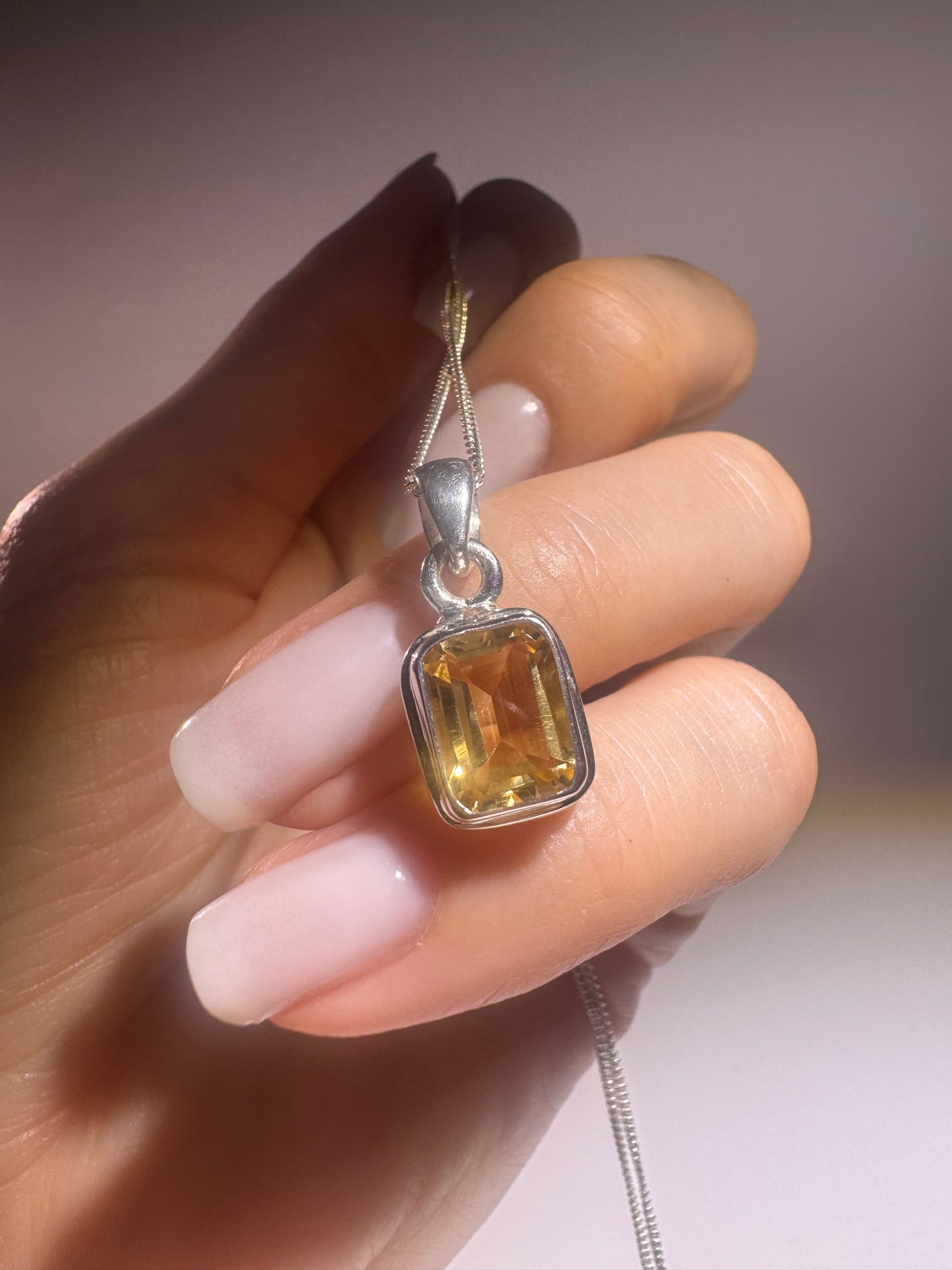 Citrin Anhänger Emerald-Cut 10x8 mm | 925 Silber Kette 45 cm | Handgefertigter Schmuck mit echtem Citrin