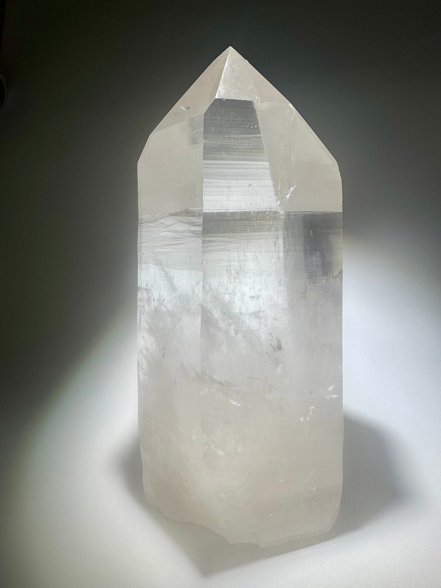 Extragrosse klare Lemurian Kristall Spitze 23,5 cm – 3,89 kg naturbelassenes Unikat aus Brasilien