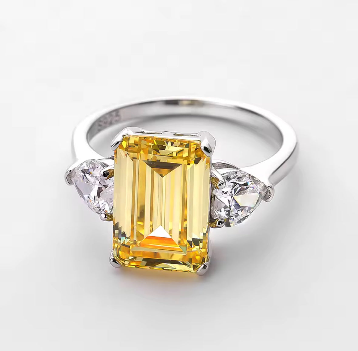 Citrin Ring mit zwei Moissanit-Herzen | Handgefertigter Schmuck in 925 Silber | Grösse 5–9 | Edelstein-Ring voller Liebe