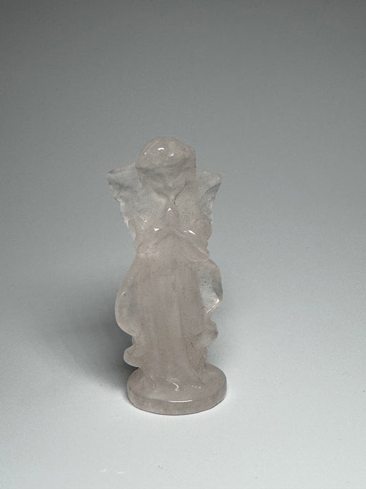 Bezaubernder Engel aus Ice Rosenquarz - 6cm