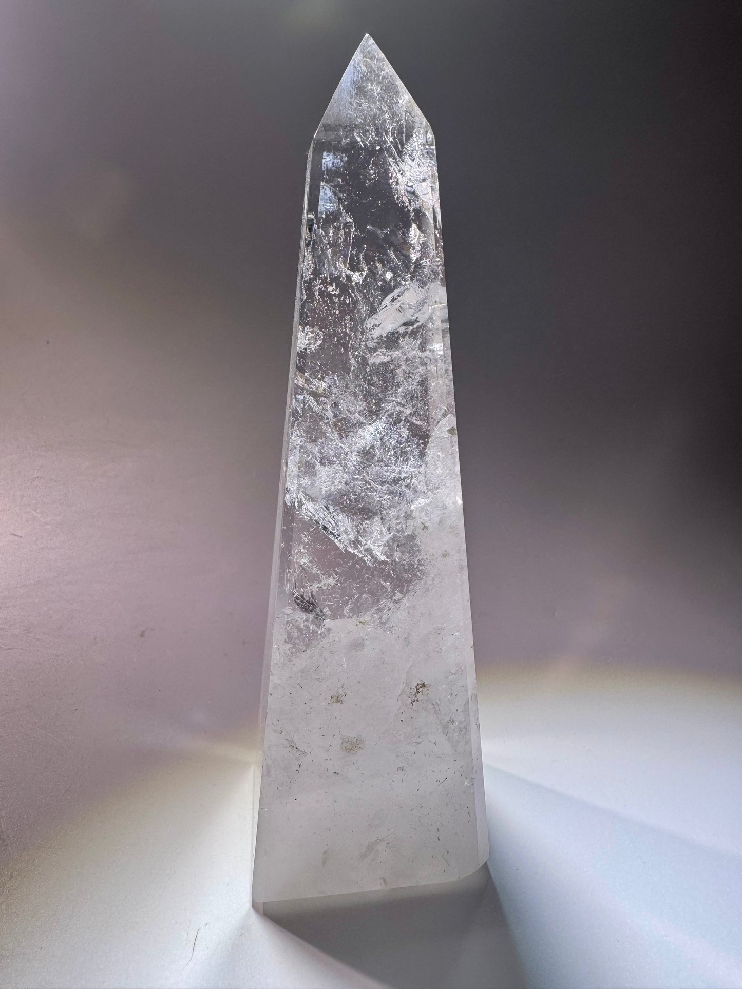Bergkristall-Obelisk mit Regenbogen – 14,5 cm | Extra klar & hochwertig geschliffen Naturkraft aus Brasilien