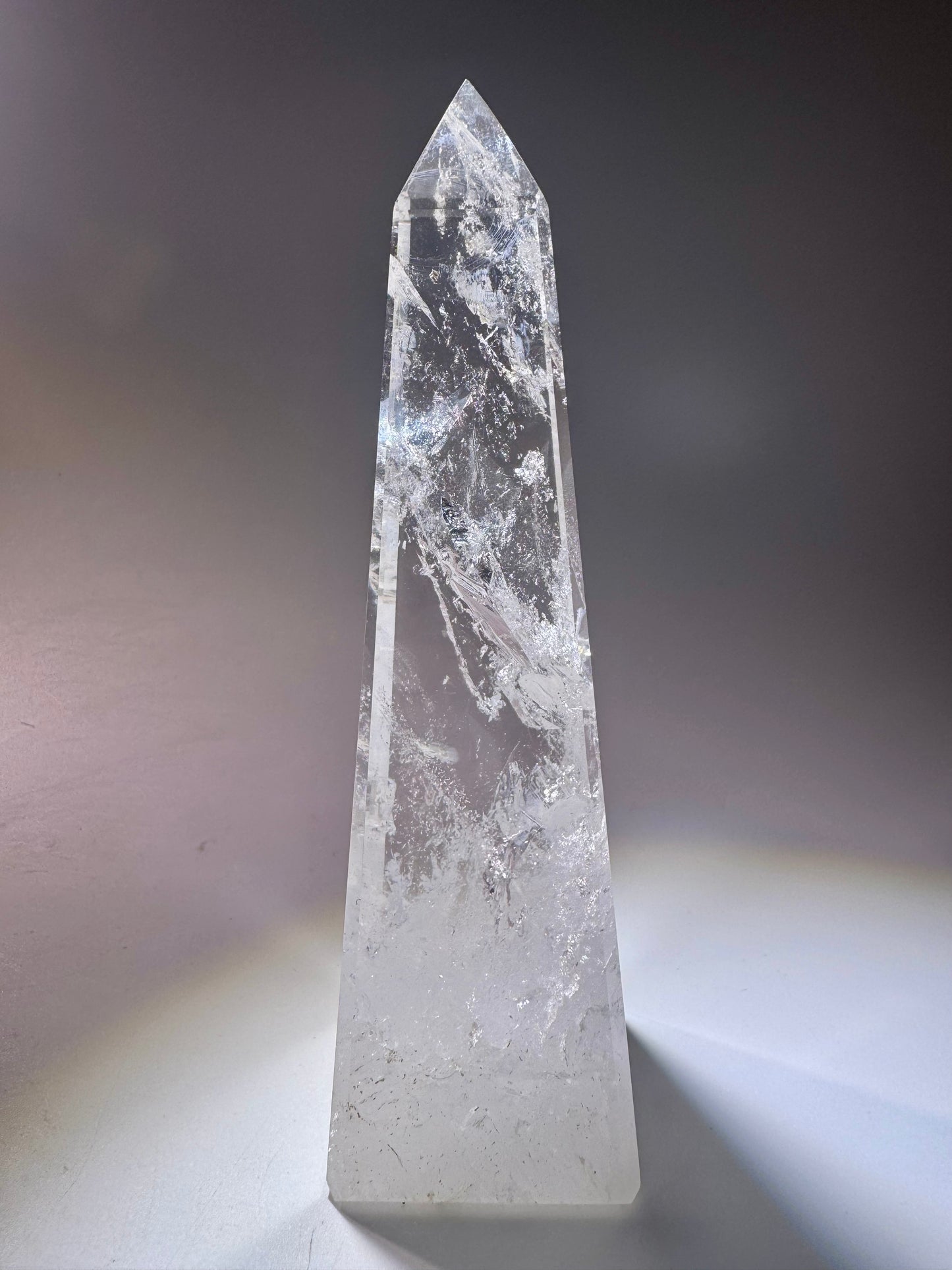 Bergkristall-Obelisk mit Regenbogen – 14,5 cm | Extra klar & hochwertig geschliffen Naturkraft aus Brasilien