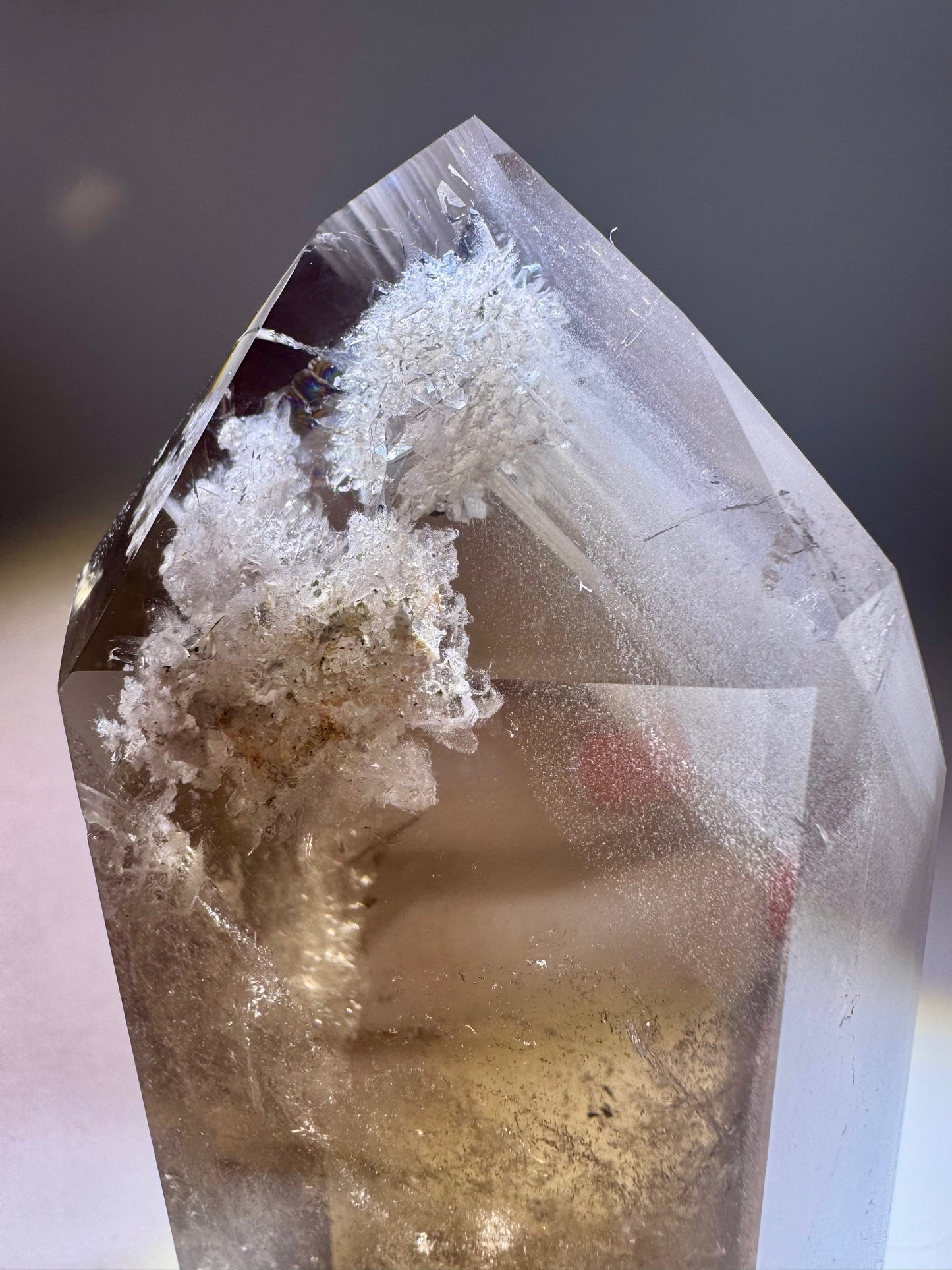 Rauchquarzspitze mit Phantomen & Chlorit – 11,5 cm | Mikroquarze & kleine Kristalle aus Brasilien in Museumsqualität