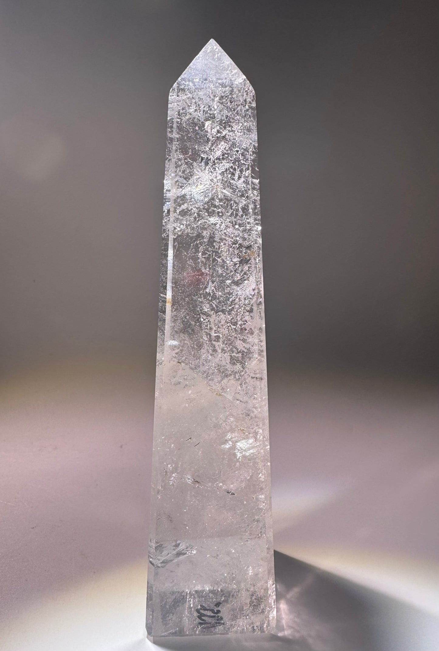 Bergkristall-Obelisk – 17 cm | Extra klar & vierkantig geschliffen – Naturkraft aus Brasilien für Energie & Klarheit