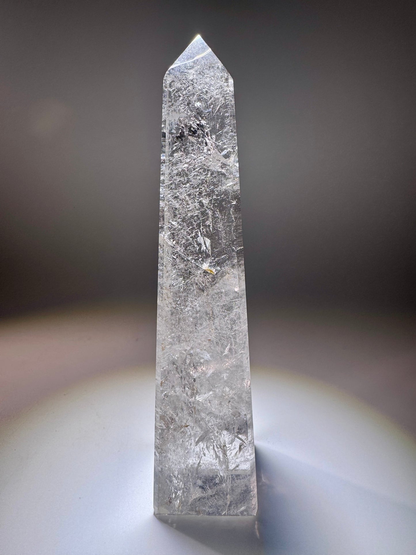 Bergkristall-Obelisk – 17 cm | Extra klar & vierkantig geschliffen – Naturkraft aus Brasilien für Energie & Klarheit