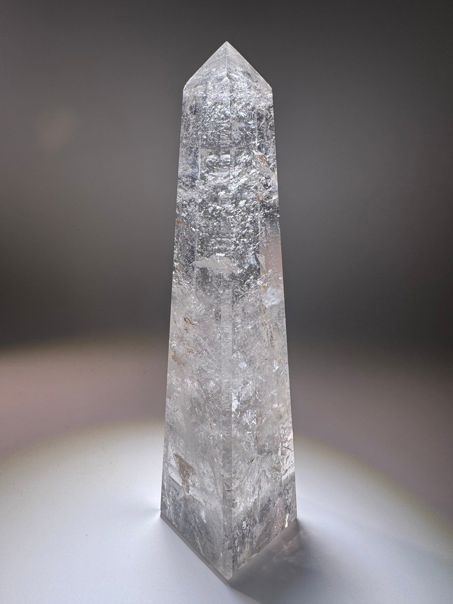Bergkristall-Obelisk – 17 cm | Extra klar & vierkantig geschliffen – Naturkraft aus Brasilien für Energie & Klarheit