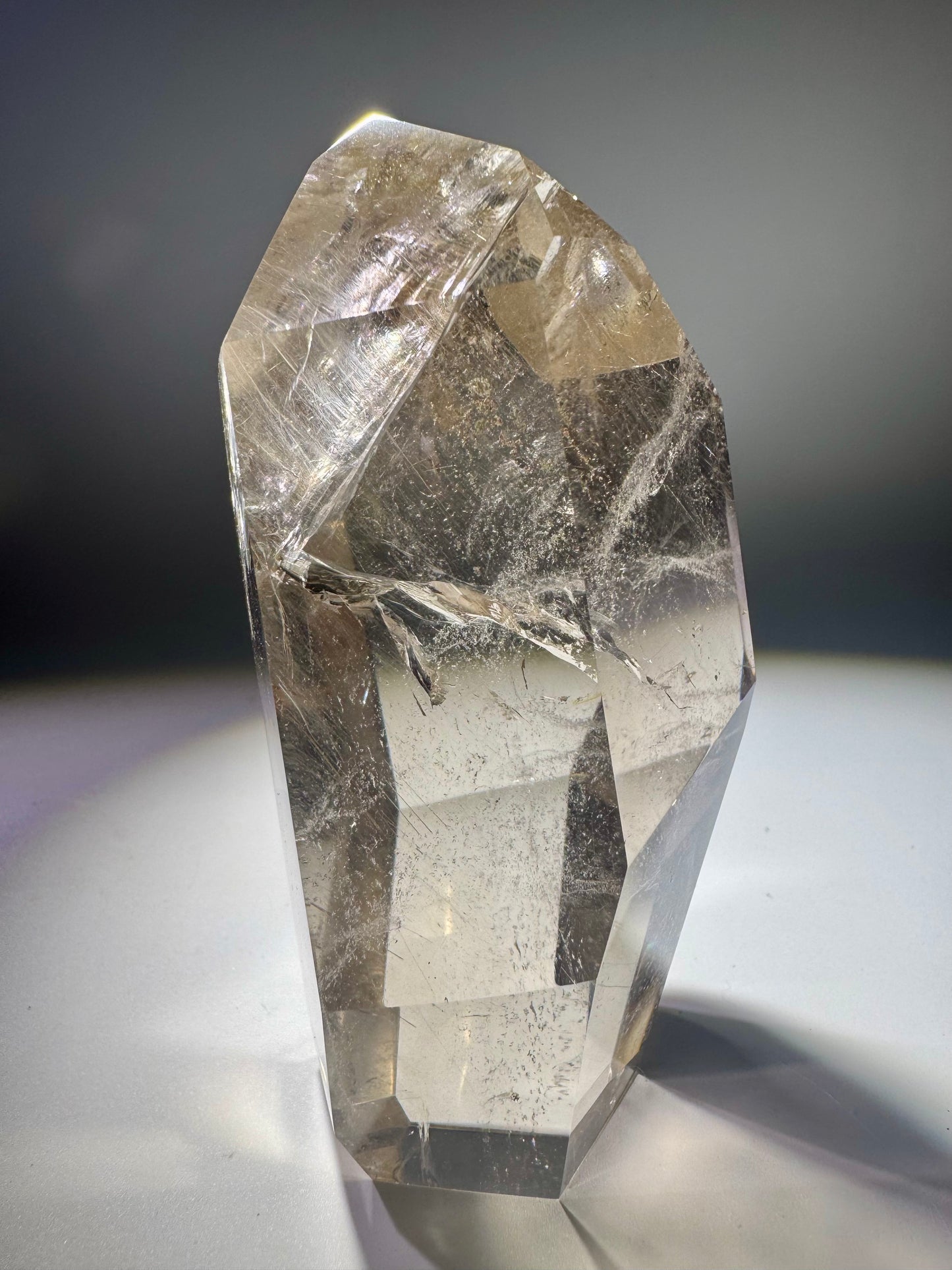 Glasklare Golden Rutil Kristallspitze 10,5 cm – Rauchquarz mit Regenbogen & Rutilnadeln aus Brasilien