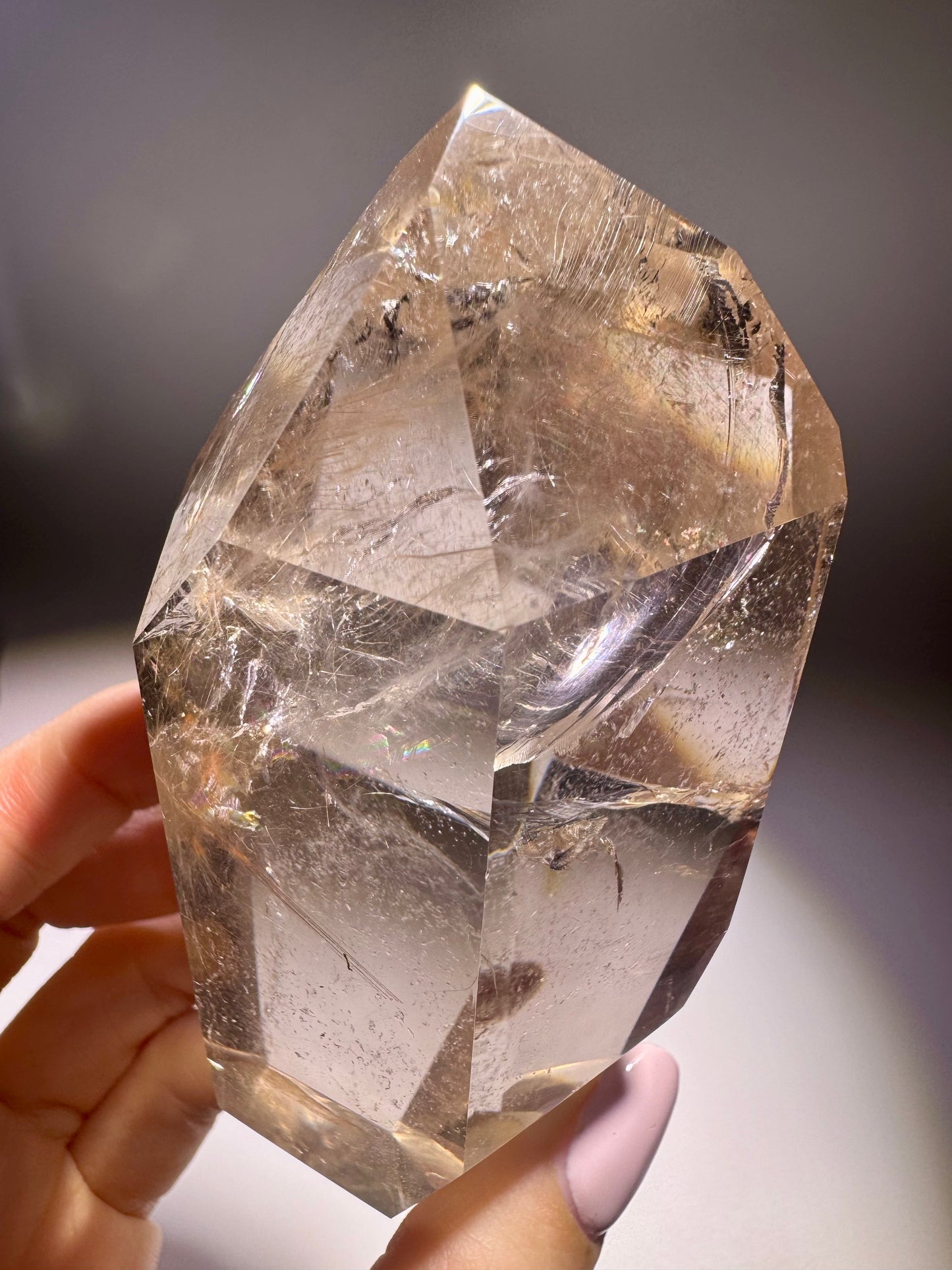 Glasklare Golden Rutil Kristallspitze 10,5 cm – Rauchquarz mit Regenbogen & Rutilnadeln aus Brasilien