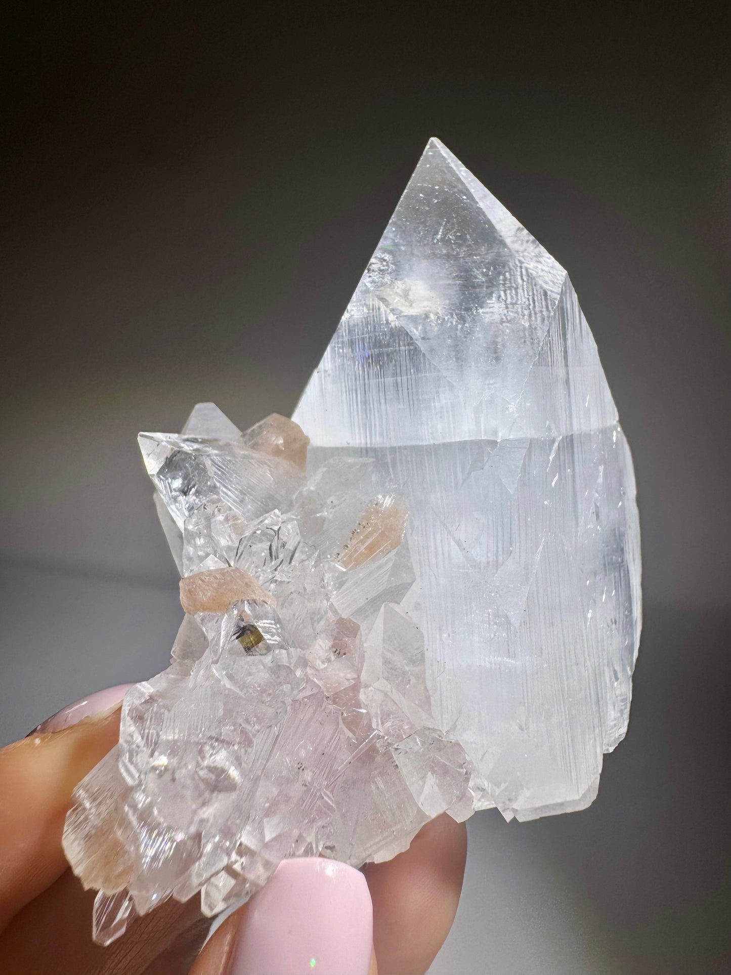 Diamond Apophyllite Kristall mit Desmin Einschlüssen – 6x6 cm – Funkelnde Premiumqualität