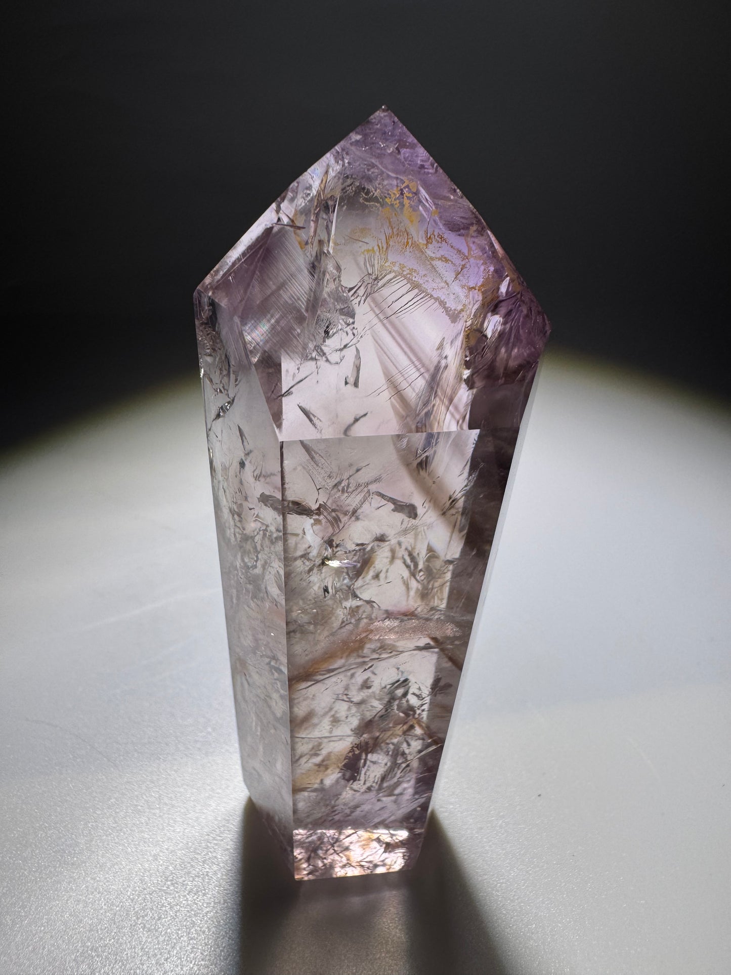 Pointe fantôme d’amétrine du Brésil avec fluorescence UV, 8,3 cm