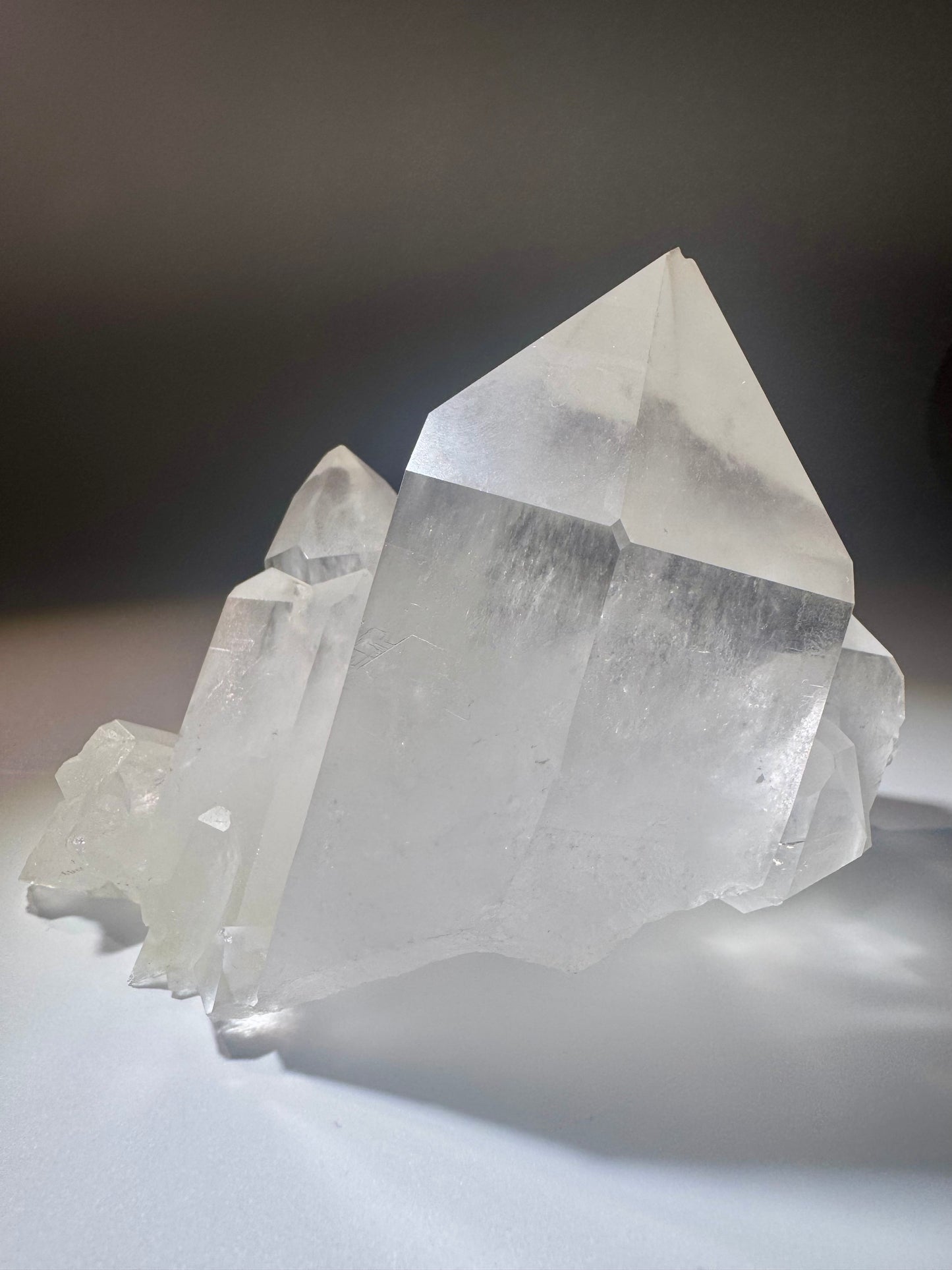 Exklusive Bergkristall Stufe, perfekt ausgebildet, 12 cm, 590 g – klarer Kristall aus Brasilien, Sammlerstück & Heilstein