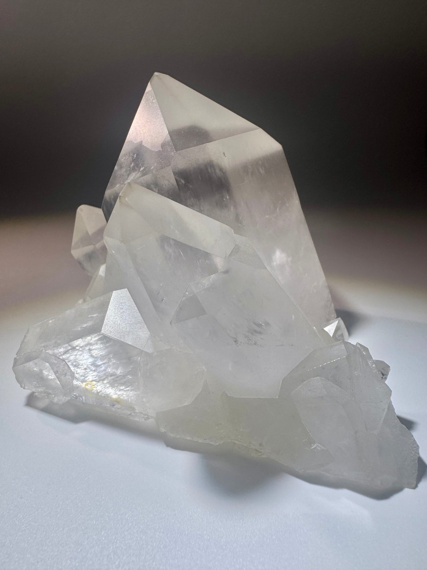 Exklusive Bergkristall Stufe, perfekt ausgebildet, 12 cm, 590 g – klarer Kristall aus Brasilien, Sammlerstück & Heilstein
