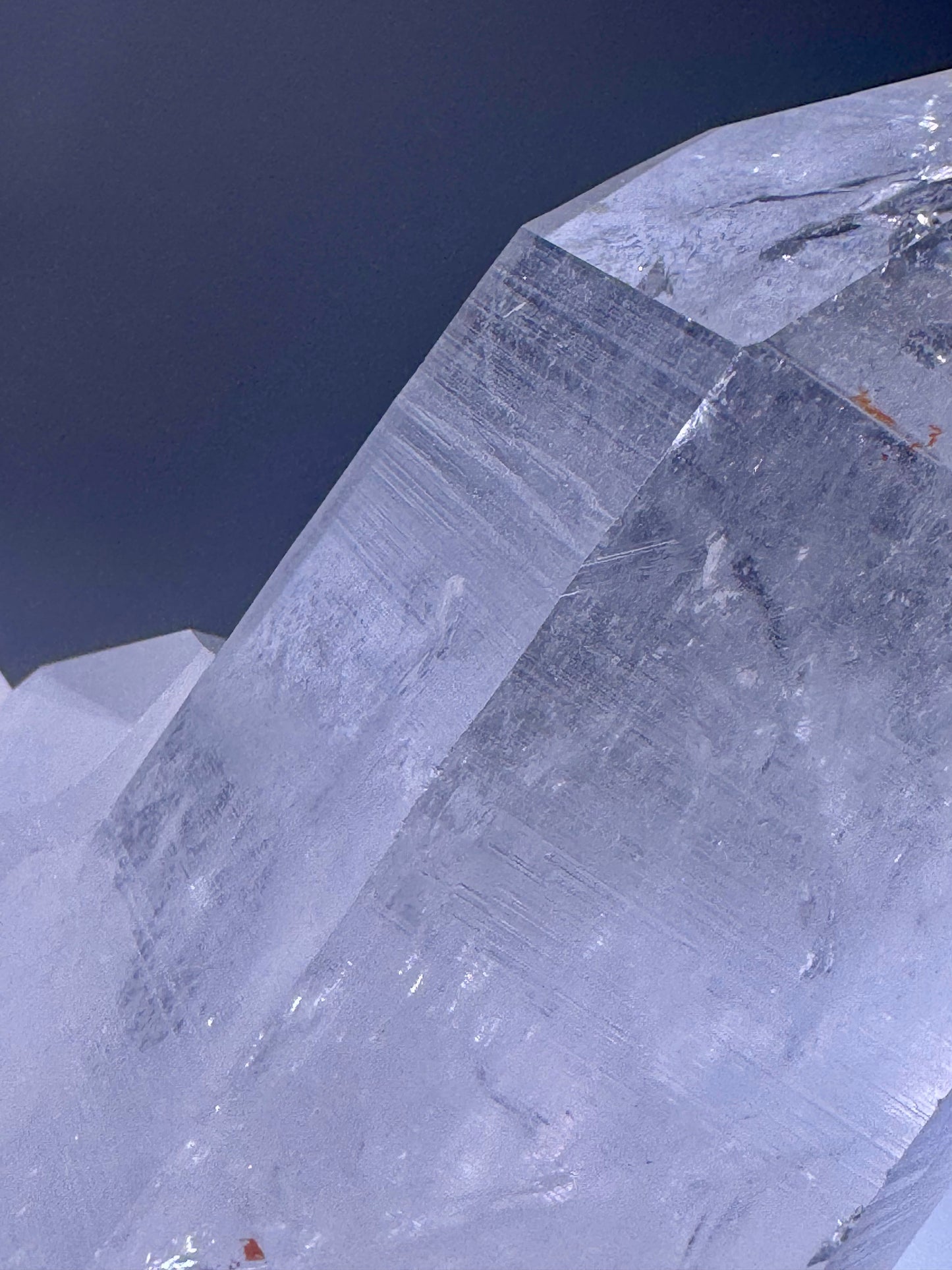 Lemurian Bergkristall Cluster mit fünf perfekten Spitzen & Lemurian Linien, 1,2 kg, 14 cm, extraklar – Minas Gerais, Brasilien