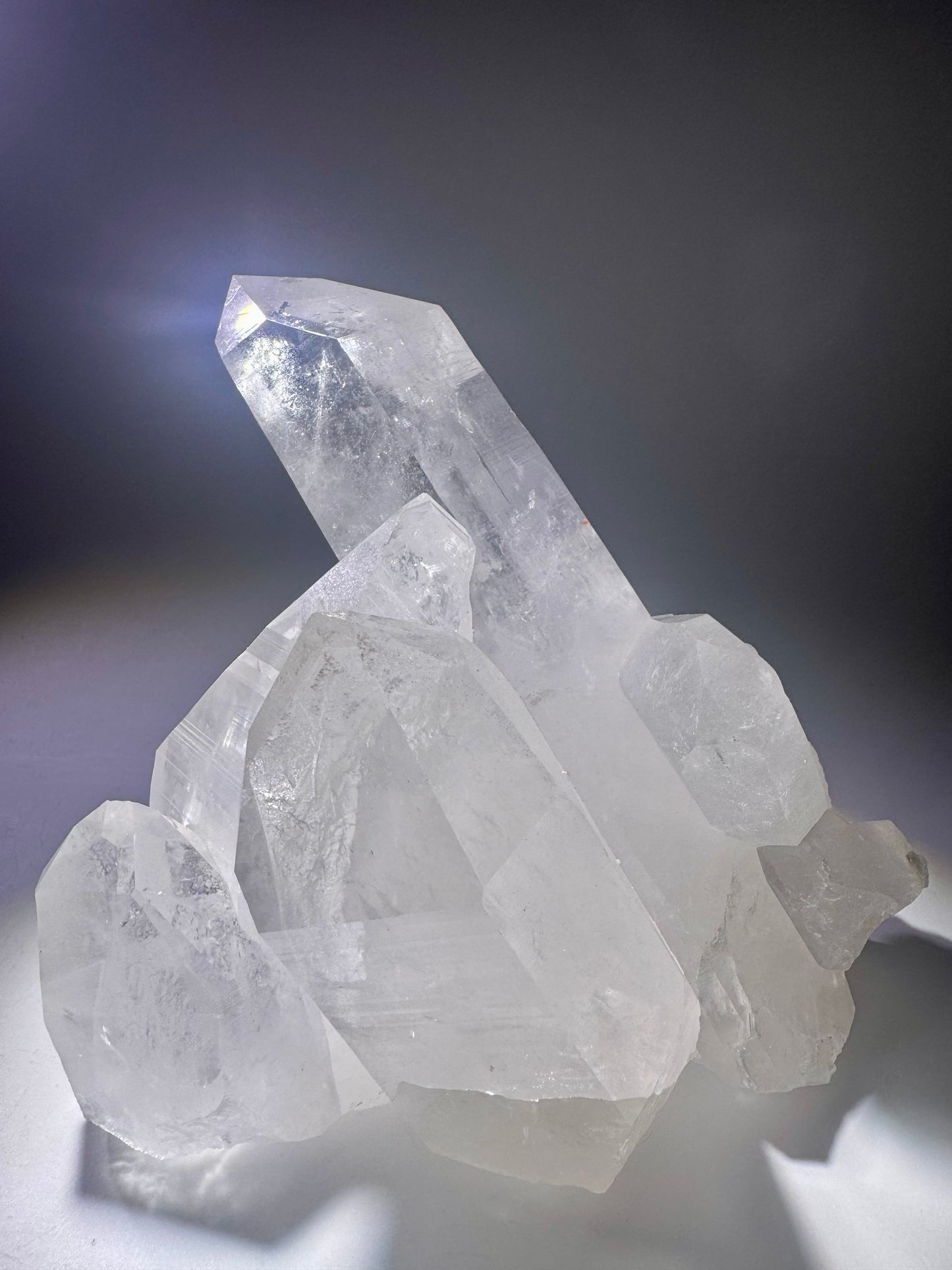 Lemurian Bergkristall Cluster mit fünf perfekten Spitzen & Lemurian Linien, 1,2 kg, 14 cm, extraklar – Minas Gerais, Brasilien