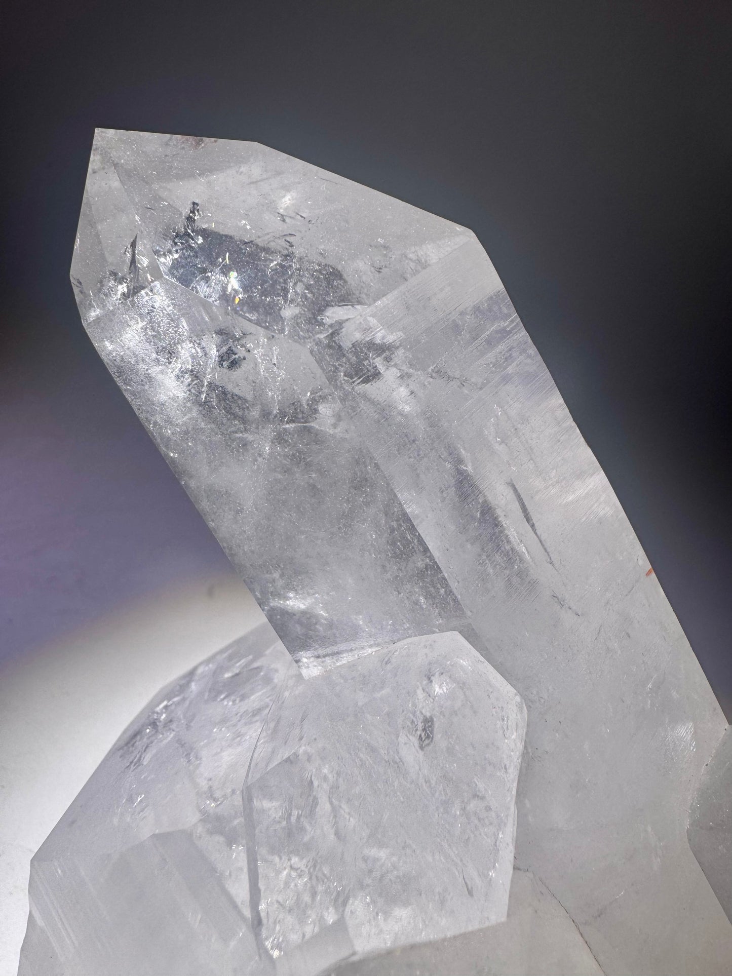Lemurian Bergkristall Cluster mit fünf perfekten Spitzen & Lemurian Linien, 1,2 kg, 14 cm, extraklar – Minas Gerais, Brasilien