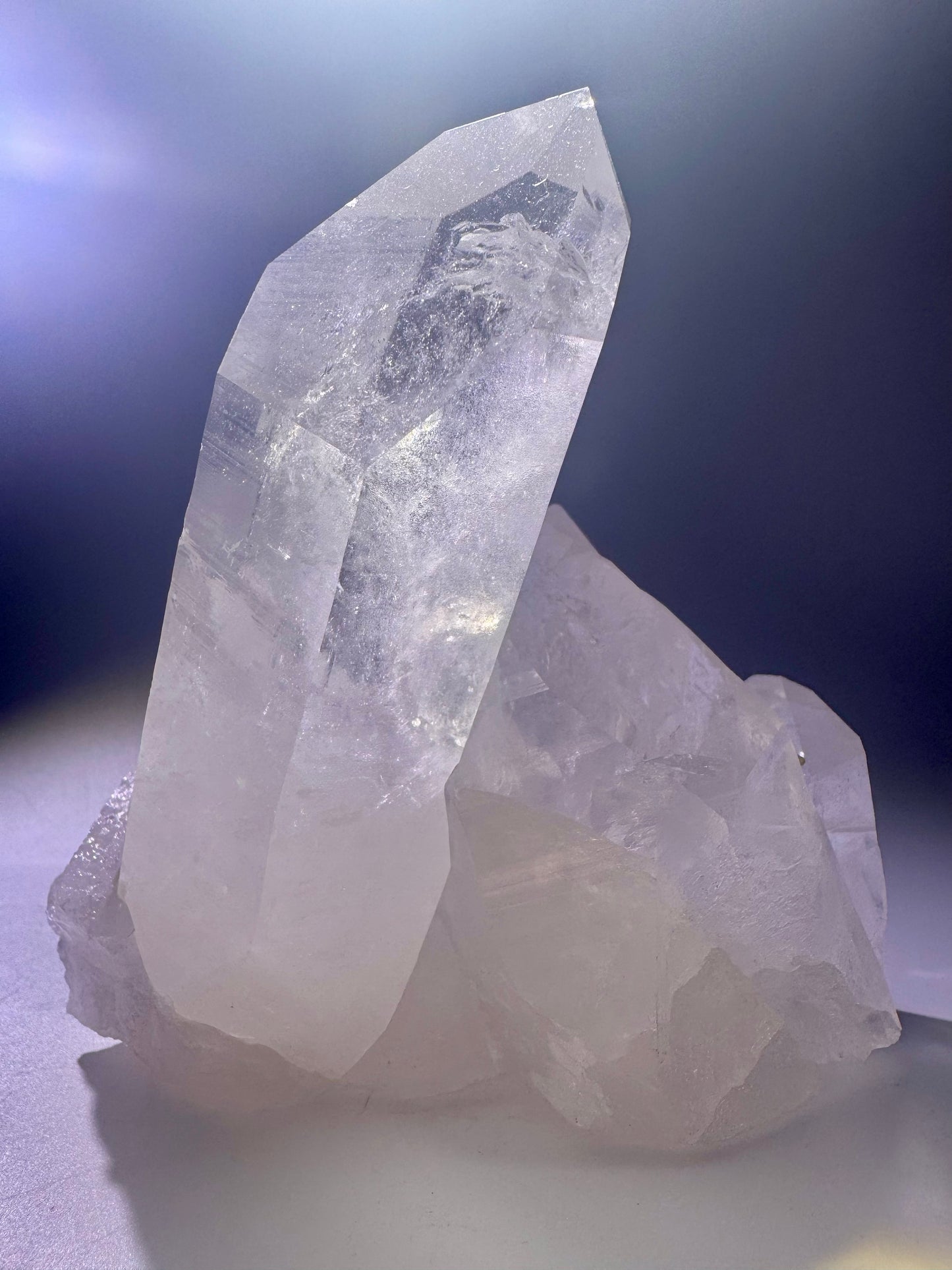 Lemurian Bergkristall Cluster mit fünf perfekten Spitzen & Lemurian Linien, 1,2 kg, 14 cm, extraklar – Minas Gerais, Brasilien