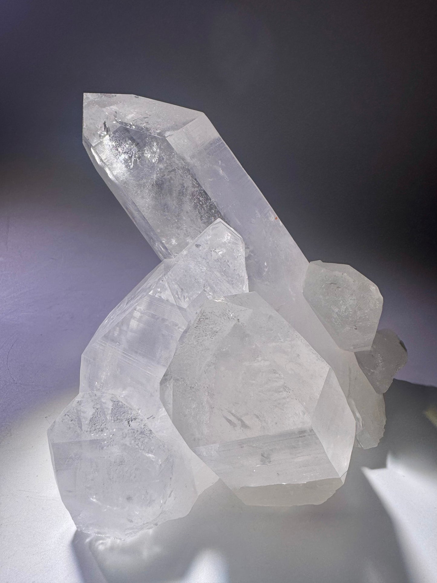 Lemurian Bergkristall Cluster mit fünf perfekten Spitzen & Lemurian Linien, 1,2 kg, 14 cm, extraklar – Minas Gerais, Brasilien