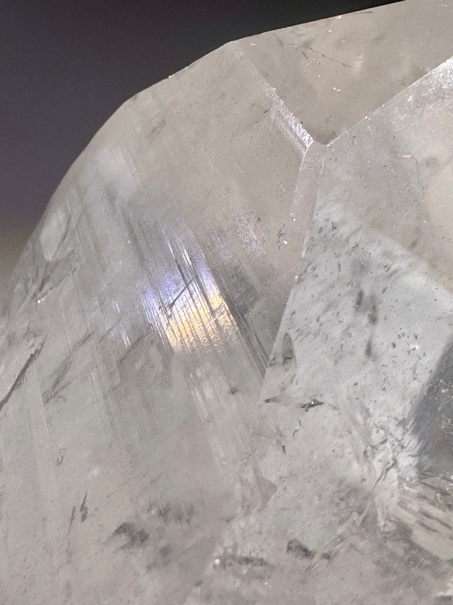 Bergkristall Spitze Lemurian mit Stufe & Innenleben aus Brasilien – 10 cm, 763 g, naturbelassen & extraklar