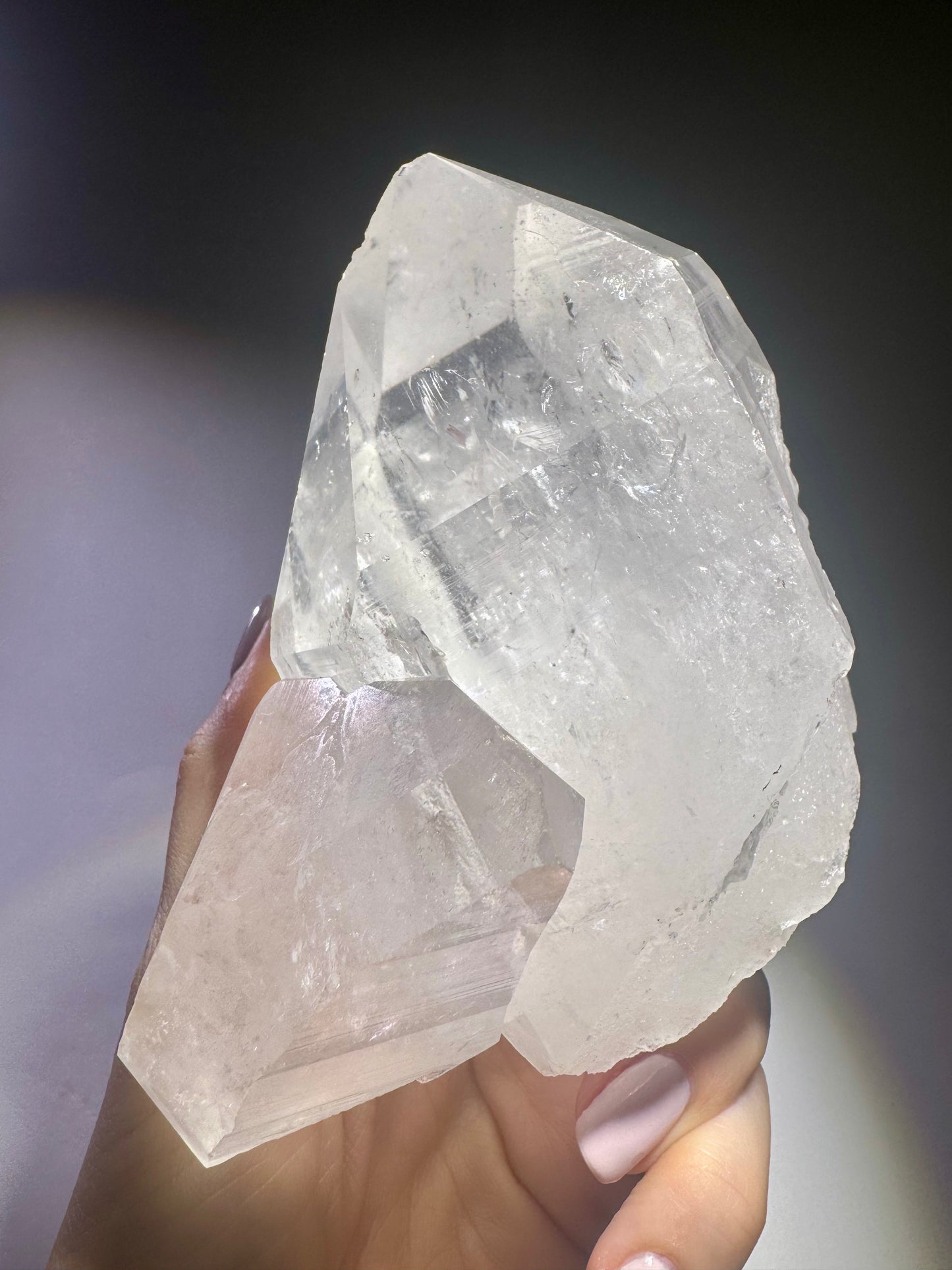 Bergkristall Spitze Lemurian mit Stufe & Innenleben aus Brasilien – 10 cm, 763 g, naturbelassen & extraklar