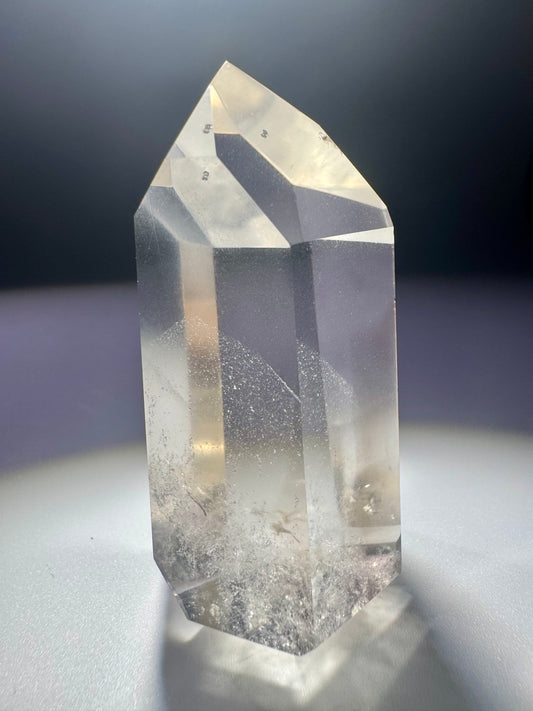 Wunderschöne Bergkristallspitze mit Phantom aus Brasilien – 6 cm, selten klar, naturbelassen & hochwertig