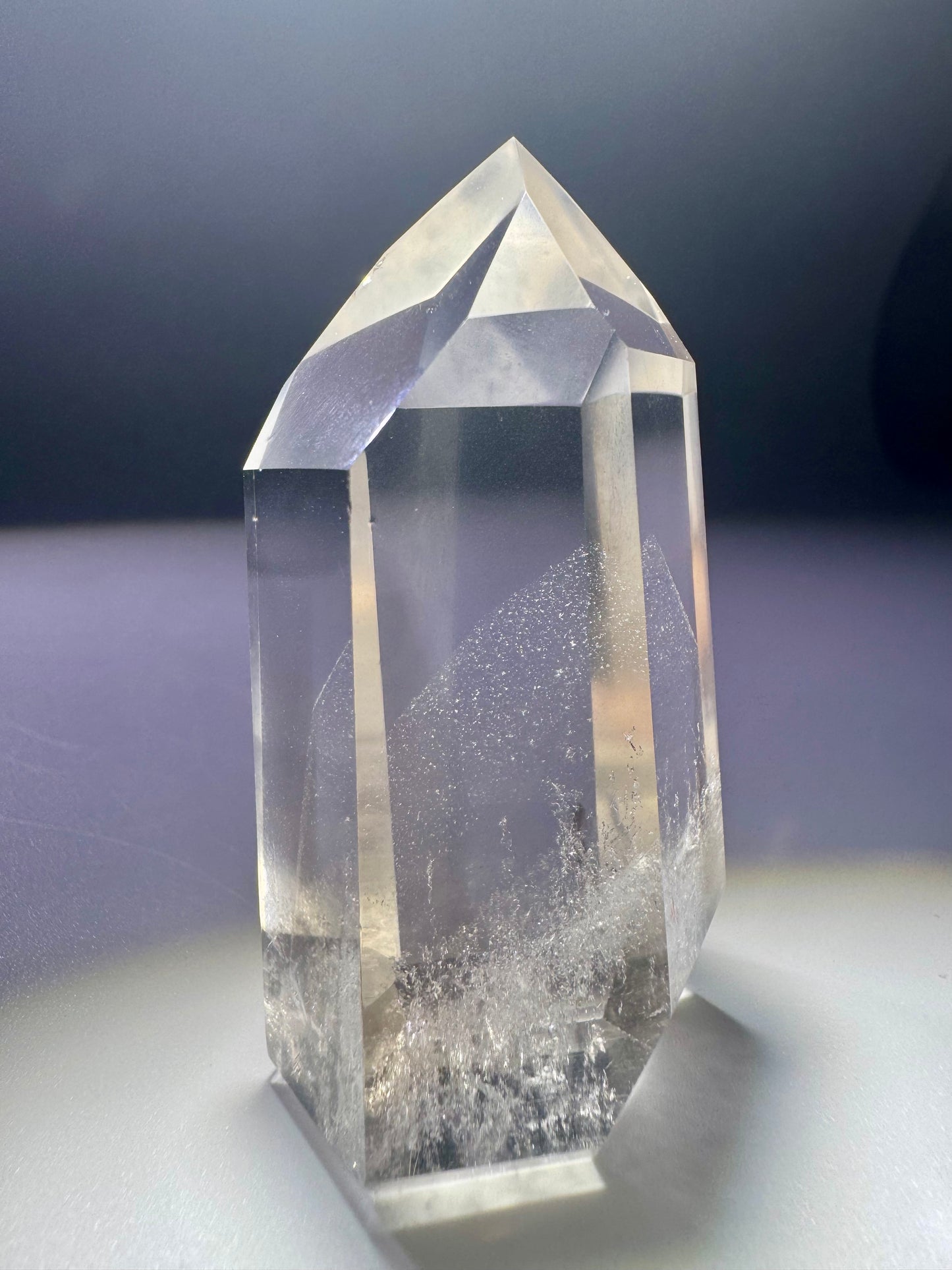 Wunderschöne Bergkristallspitze mit Phantom aus Brasilien – 6 cm, selten klar, naturbelassen & hochwertig