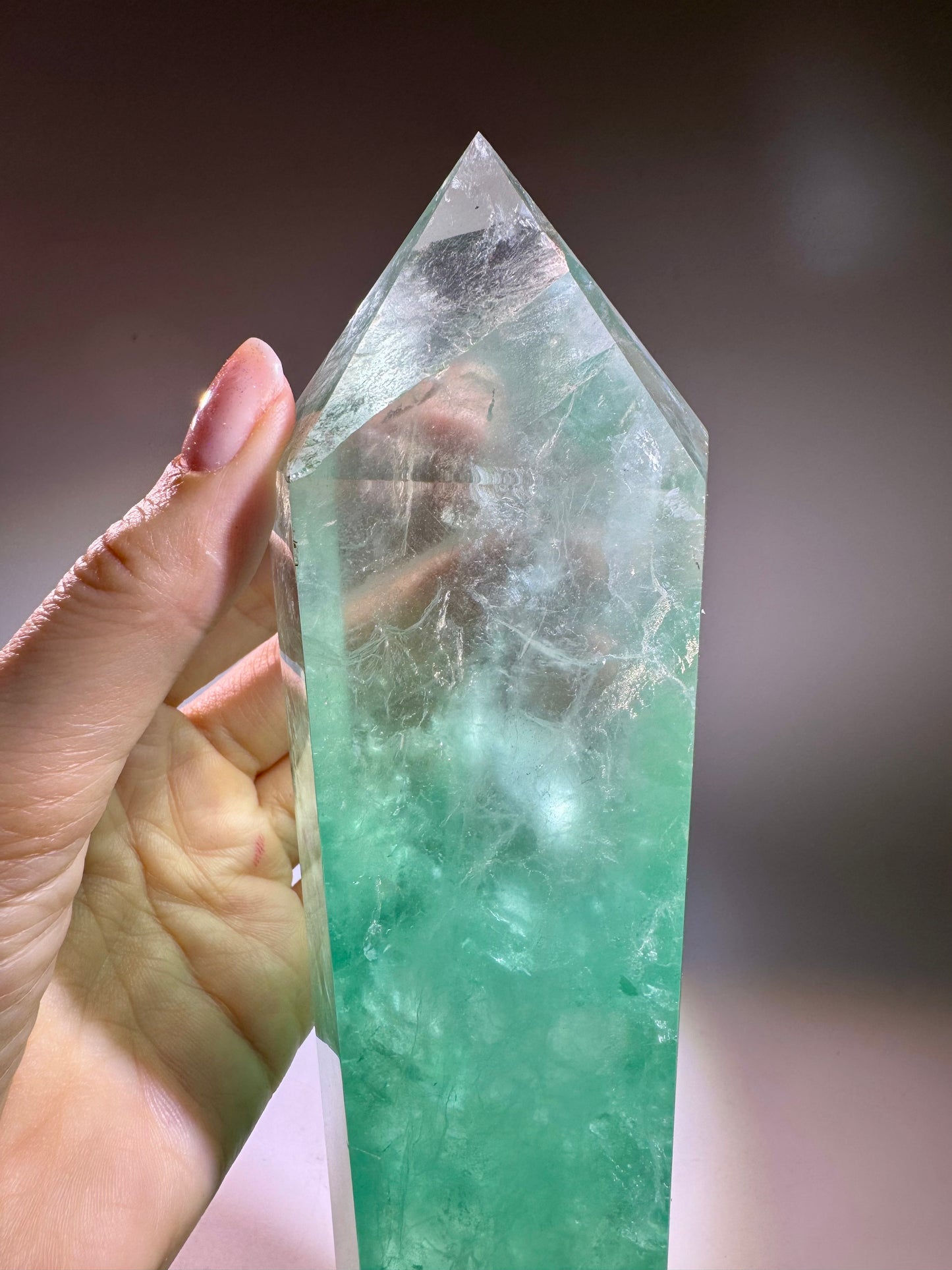 Mintgrüne Fluorit-Spitze aus Brasilien – 25.5 cm, 1.7 kg – seltenes Unikat in Extraqualität für Klarheit & Harmonie