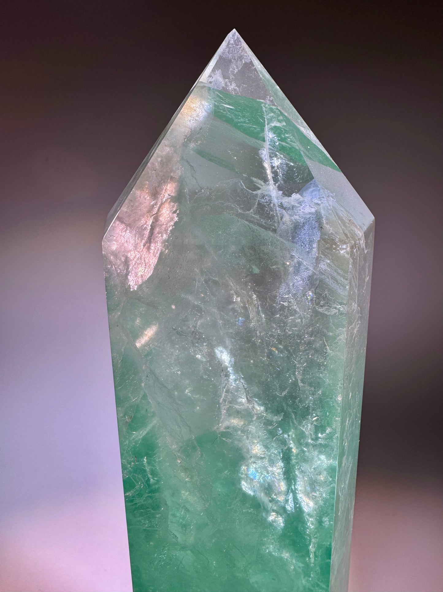 Mintgrüne Fluorit-Spitze aus Brasilien – 25.5 cm, 1.7 kg – seltenes Unikat in Extraqualität für Klarheit & Harmonie