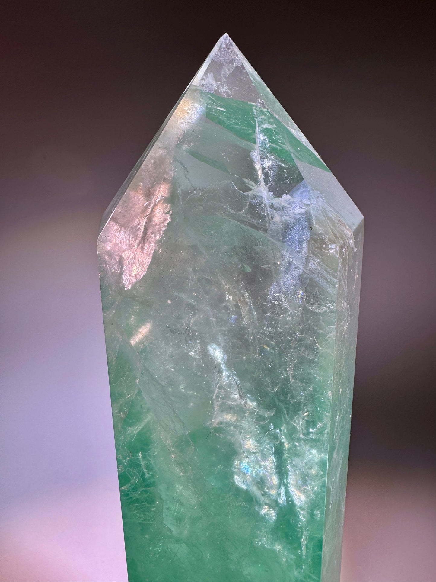 Mintgrüne Fluorit-Spitze aus Brasilien – 25.5 cm, 1.7 kg – seltenes Unikat in Extraqualität für Klarheit & Harmonie
