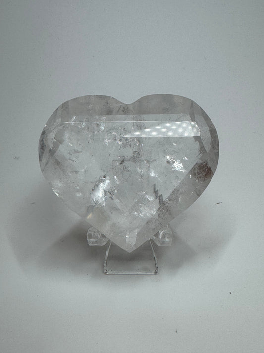 Bezauberndes facettiertes Bergkristall Herz - 6.3cm, 104g