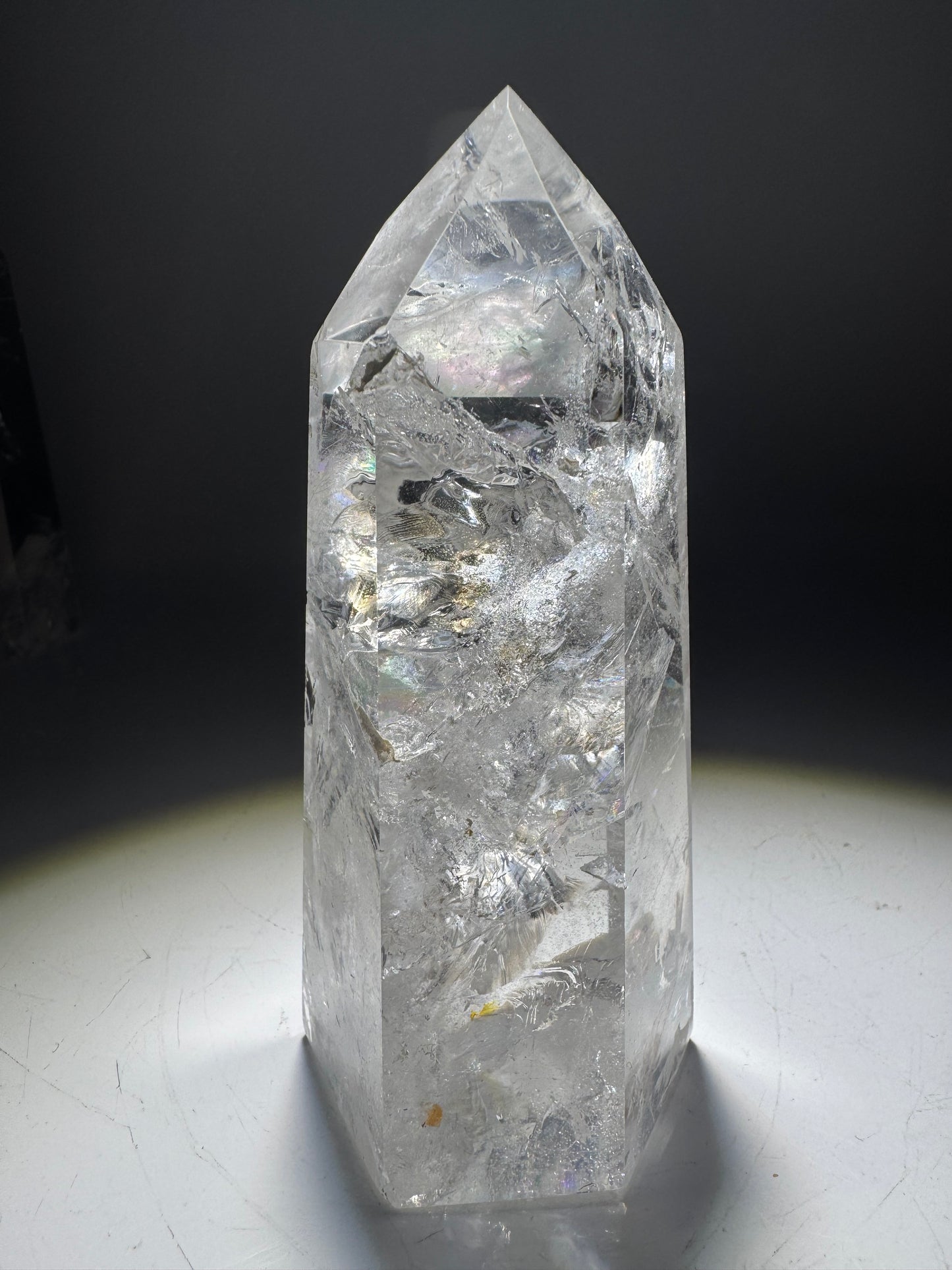 Pointe de cristal lémurienne ultra-claire de Bahia, Brésil – 19 cm, 1,68 kg – Arc-en-ciel, feu et transparence exceptionnelle