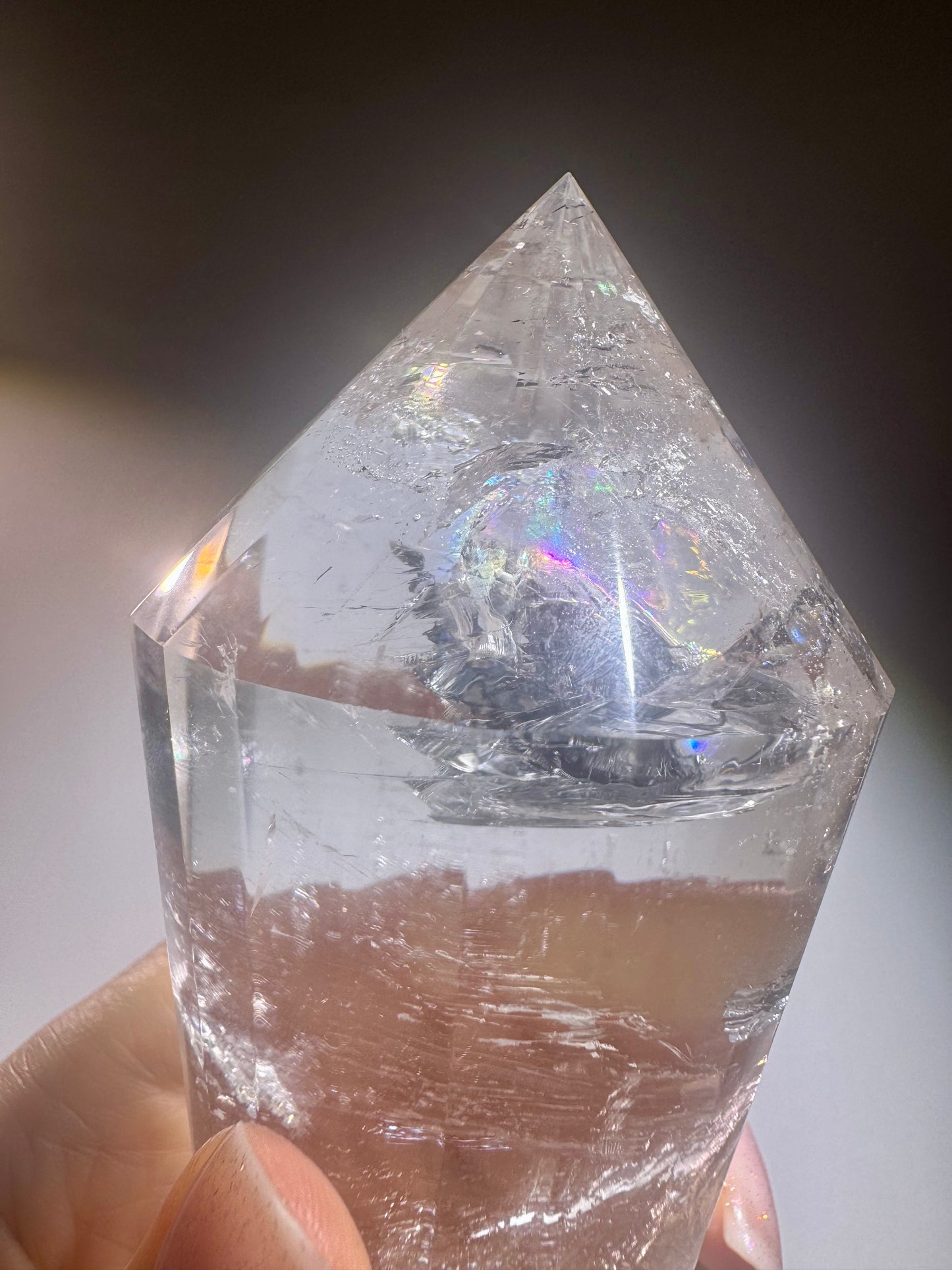 Lemurian Vogel-Cut Kristall mit 24 Facetten – 19.5 cm, 473g cm | Regenbogen, Meisterqualität