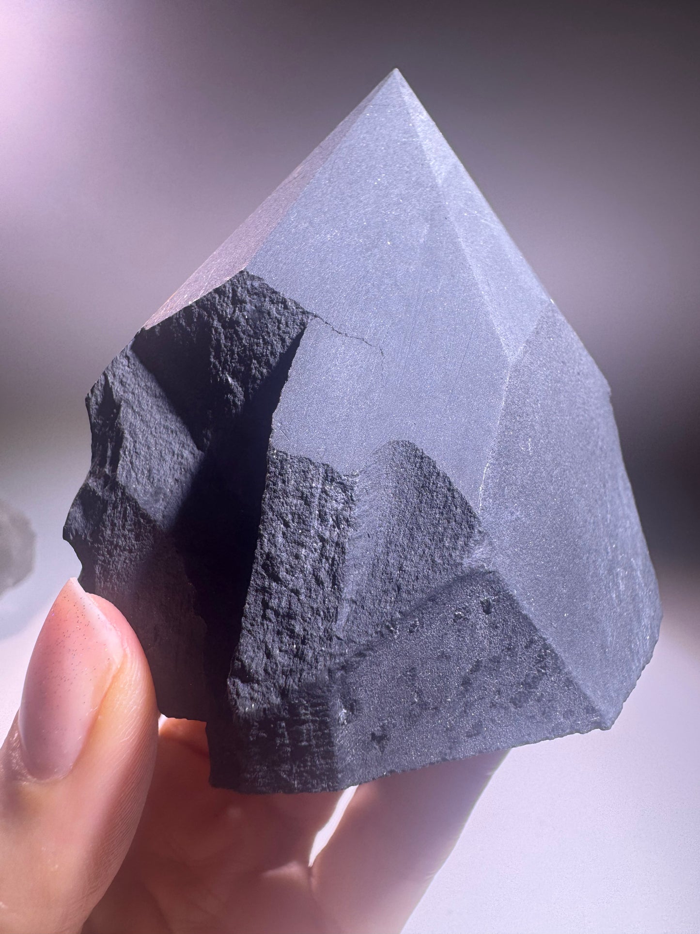 Schungit-Pyramide mit Pyrit Kristallen – 7 cm, 233 g – Schutz, Glück & Energie-Ausgleich, Unikat aus Brasilien