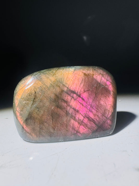 Labradorit Freeform Pink – Magisches Farbspiel 3.3x4.8cm I ultra selten