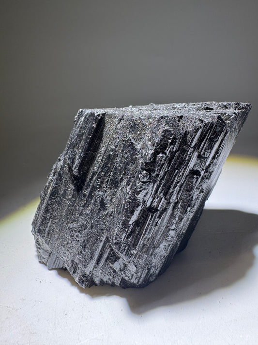 Roher schwarzer Turmalin – 385 g, kraftvoller Schutzkristall aus Brasilien – Naturstein gegen negative Energien