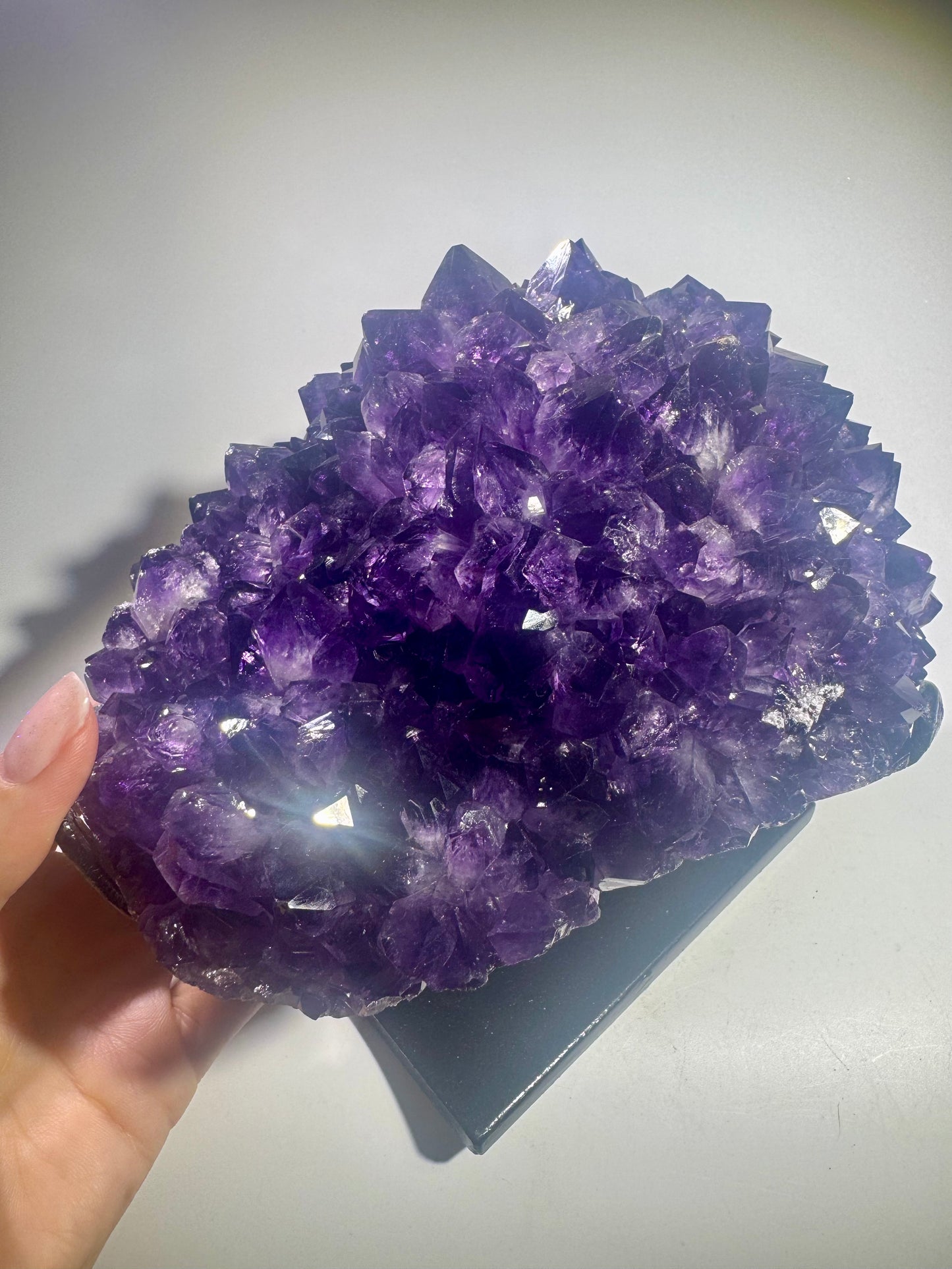 Riesige Amethystblüte aus Uruguay – Tieflila Stalaktit-Kristall mit 4 kg auf Ständer | UNIQUECRYSTALS