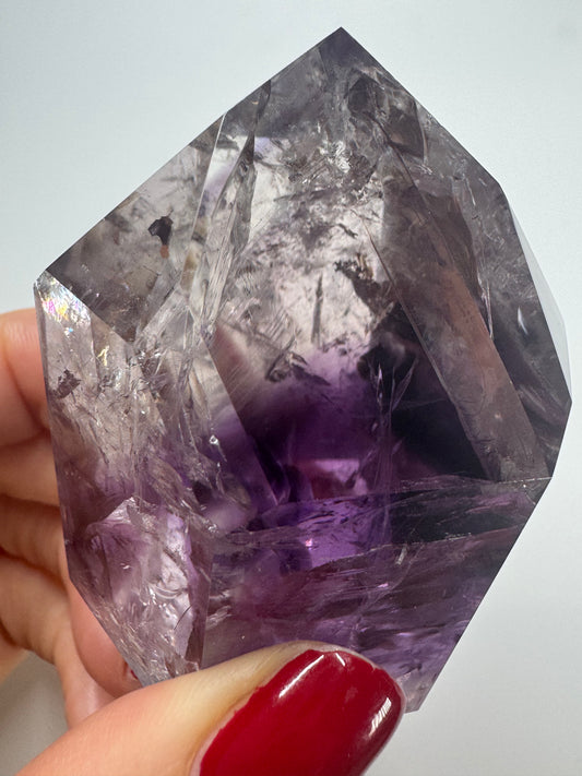 Phantom Amethyst Spitze mit Regenbogen - 6cm, 131g