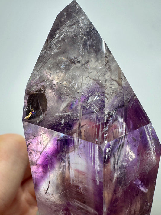 Phantom Amethyst Spitze mit Regenbogen - 10cm, 223g
