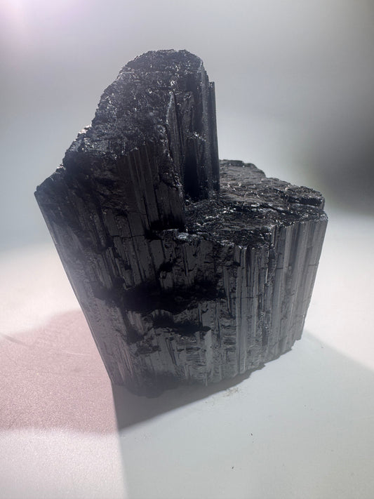 Roher schwarzer Turmalin – 532g Schutzstein aus Brasilien, Naturkristall zur Erdung & Energiearbeit – 10x7cm Unikat