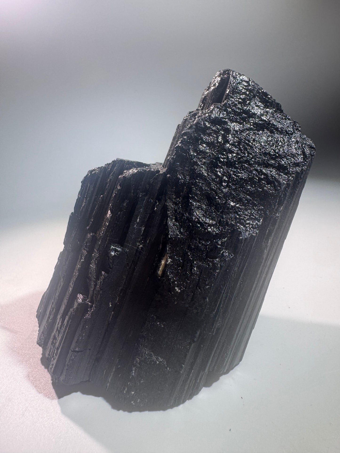 Roher schwarzer Turmalin – 532g Schutzstein aus Brasilien, Naturkristall zur Erdung & Energiearbeit – 10x7cm Unikat
