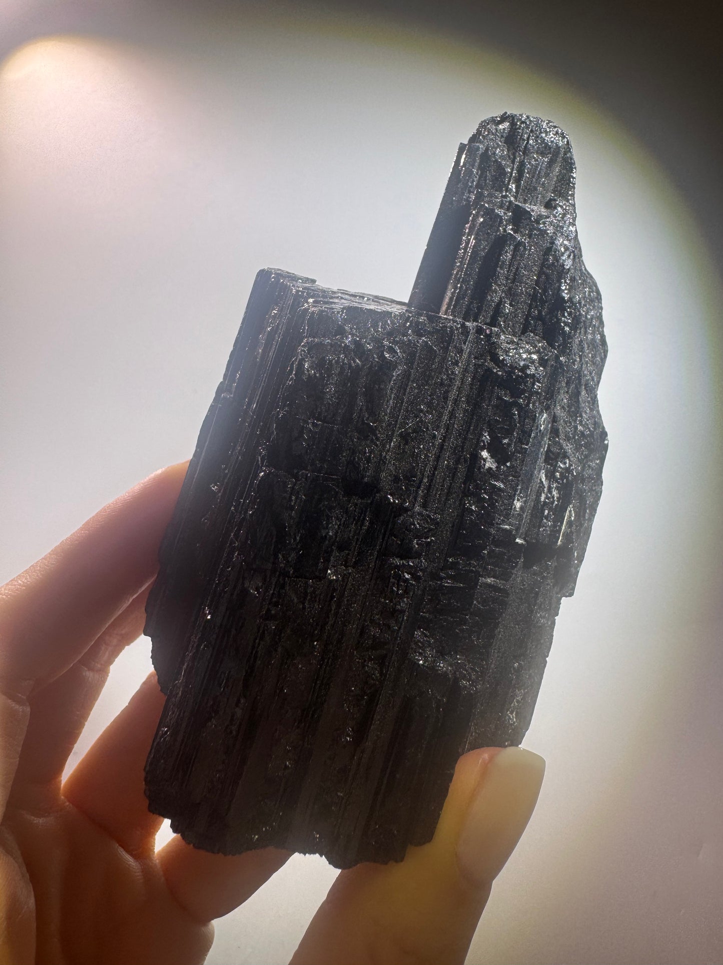 Roher schwarzer Turmalin – 532g Schutzstein aus Brasilien, Naturkristall zur Erdung & Energiearbeit – 10x7cm Unikat