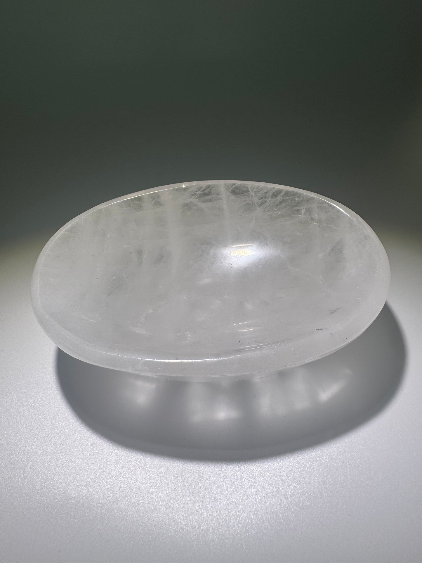 Kristallschale aus Bergkristall – Handgeschliffenes Unikat aus Brasilien 🤍 11x8cm – Natürliche Quarzschale für deinen Schmuck