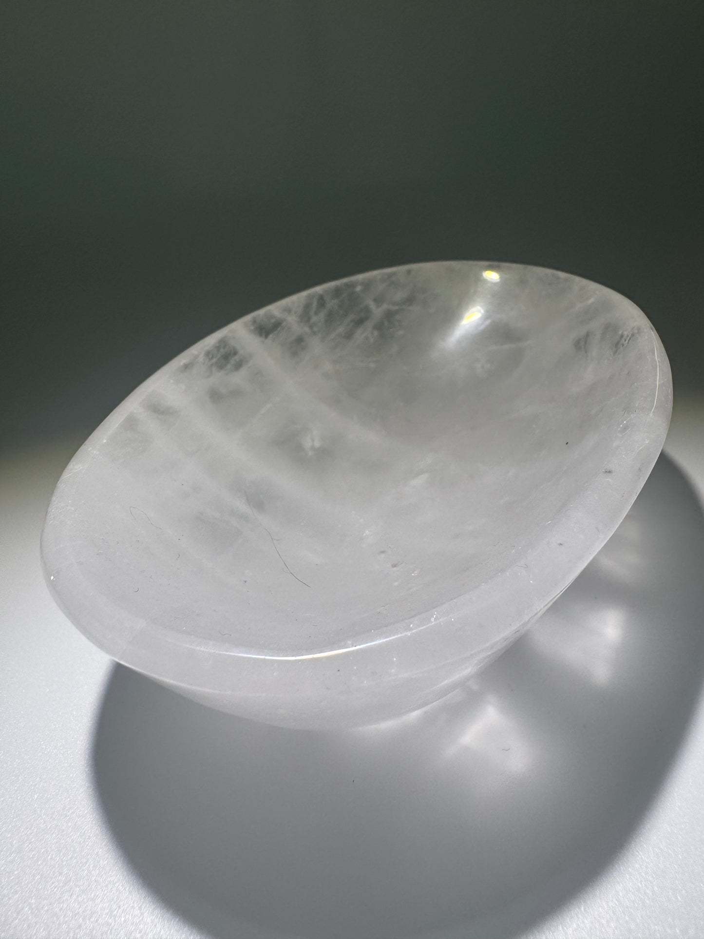Kristallschale aus Bergkristall – Handgeschliffenes Unikat aus Brasilien 🤍 11x8cm – Natürliche Quarzschale für deinen Schmuck