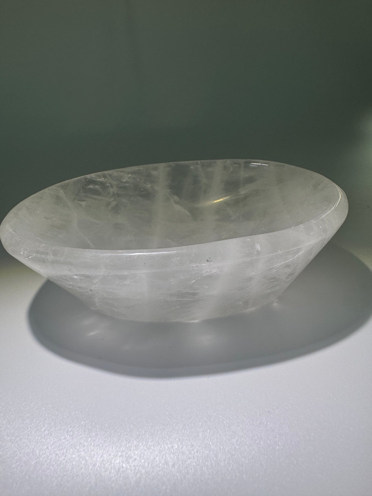 Kristallschale aus Bergkristall – Handgeschliffenes Unikat aus Brasilien 🤍 11x8cm – Natürliche Quarzschale für deinen Schmuck