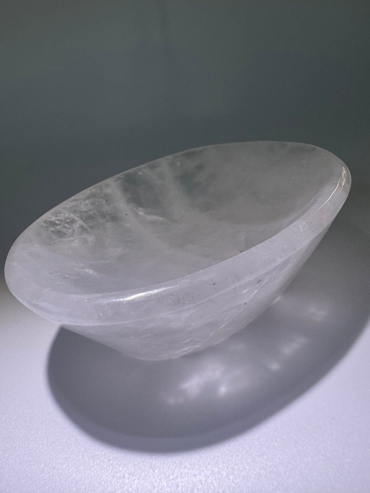 Kristallschale aus Bergkristall – Handgeschliffenes Unikat aus Brasilien 🤍 11x8cm – Natürliche Quarzschale für deinen Schmuck