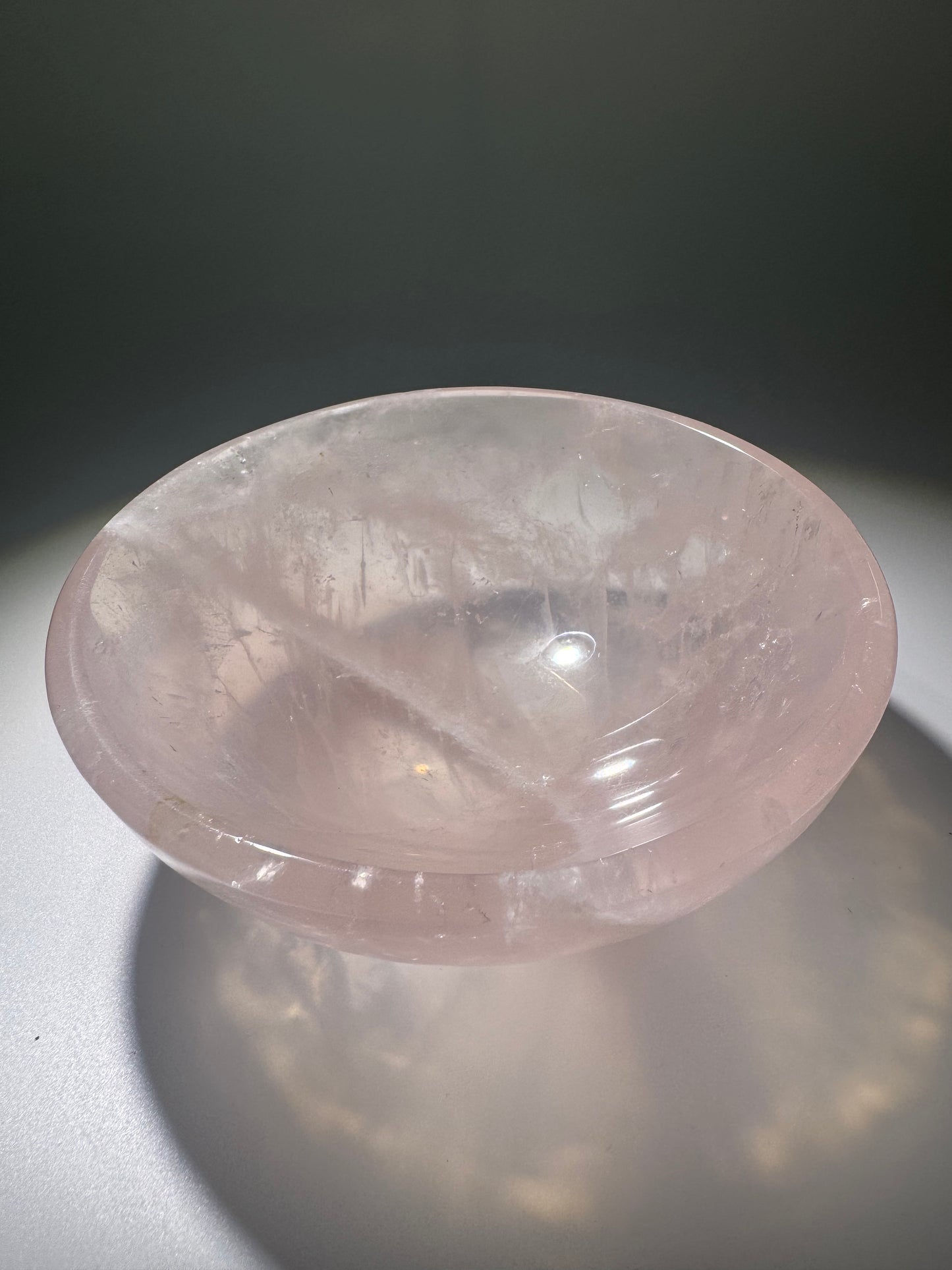Extraklare Rosenquarzschale – 12 cm, 478 g – Handgeschliffene Edelsteinschale in zartem Rosa aus Brasilien