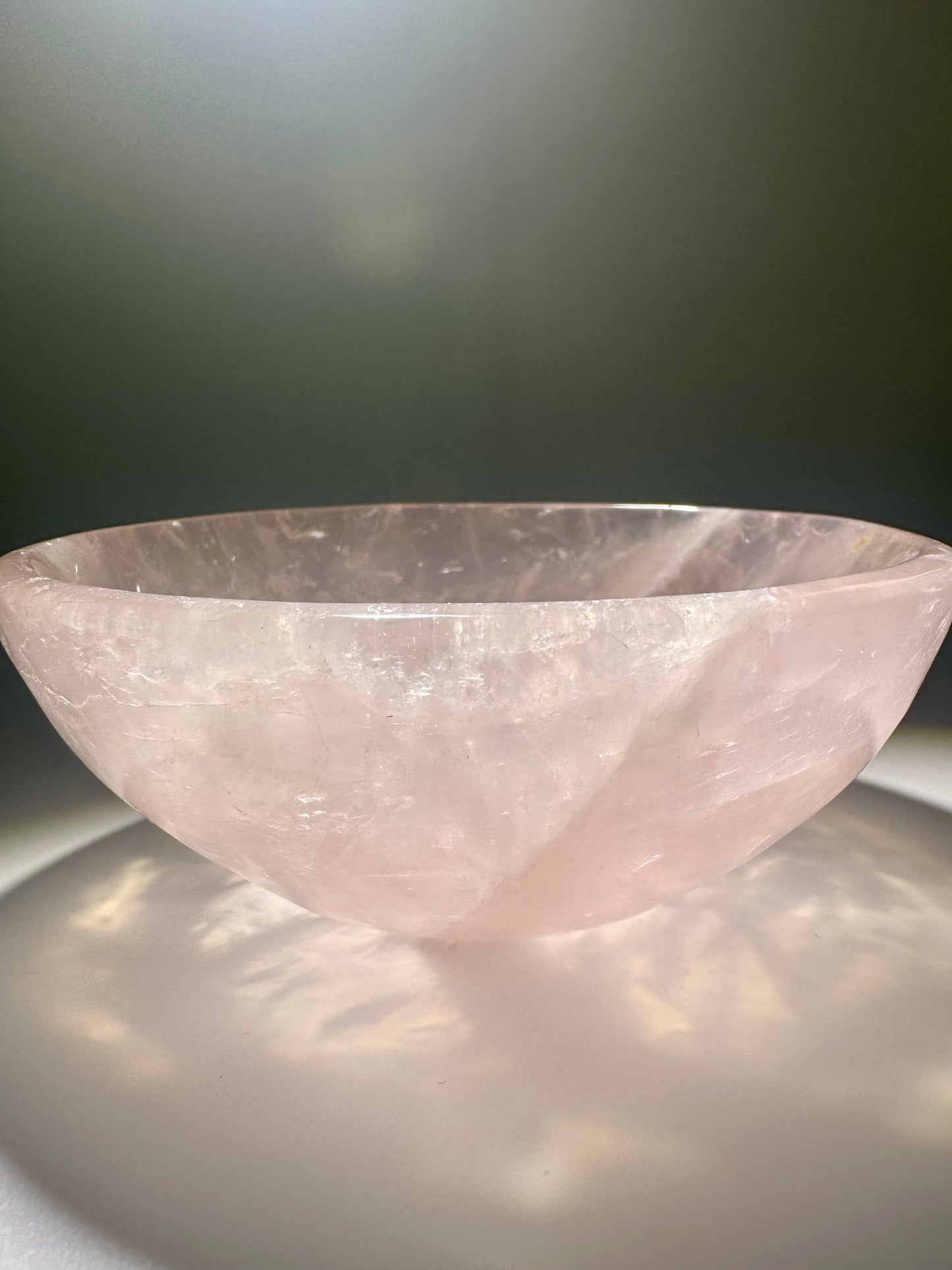 Extraklare Rosenquarzschale – 12 cm, 478 g – Handgeschliffene Edelsteinschale in zartem Rosa aus Brasilien